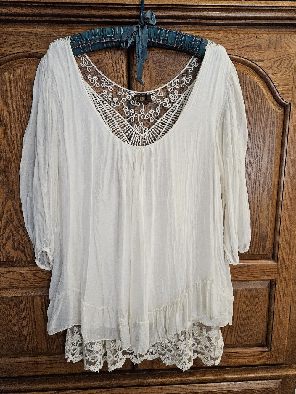 Amanti Silk Cream Embroidered Blouse